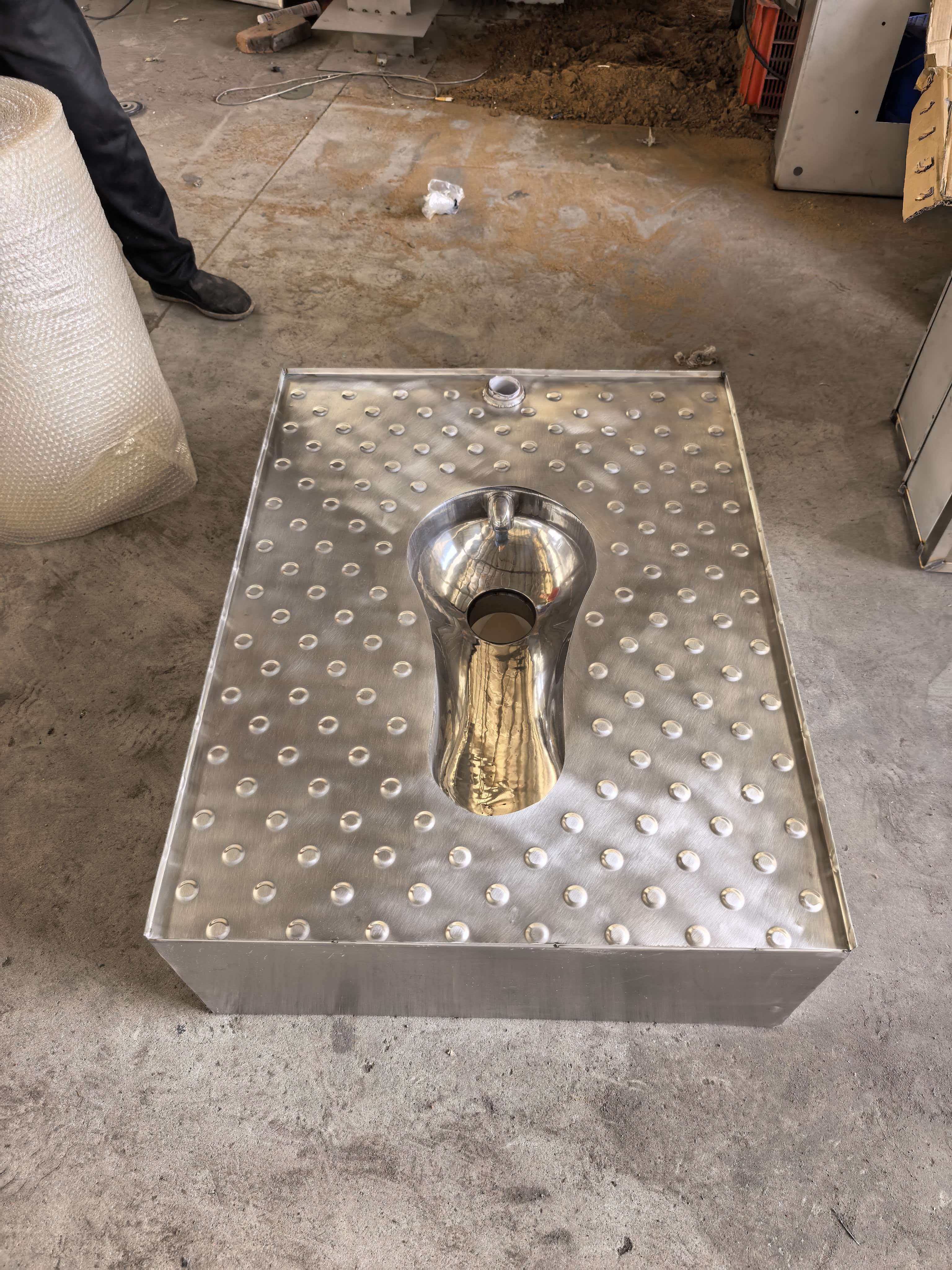 不锈钢一体蹲便器